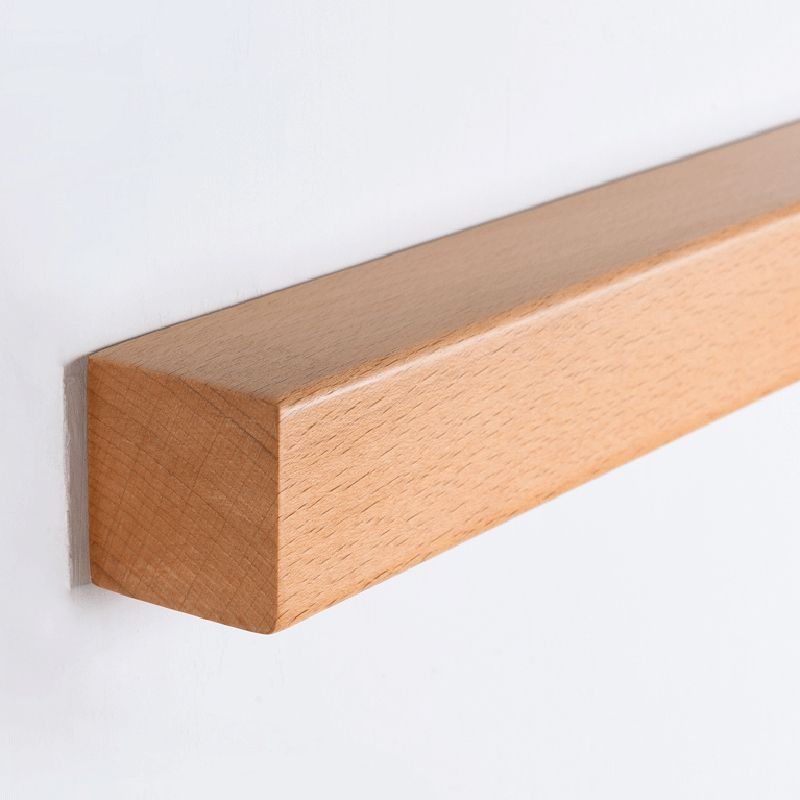 Lineare Wandleuchte aus Holz