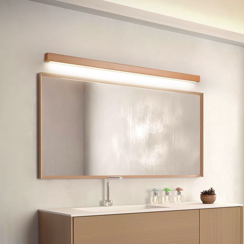 Lineare Wandleuchte aus Holz