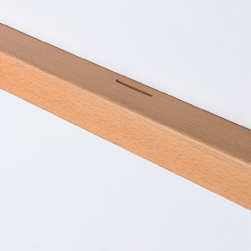 Lineare Wandleuchte aus Holz
