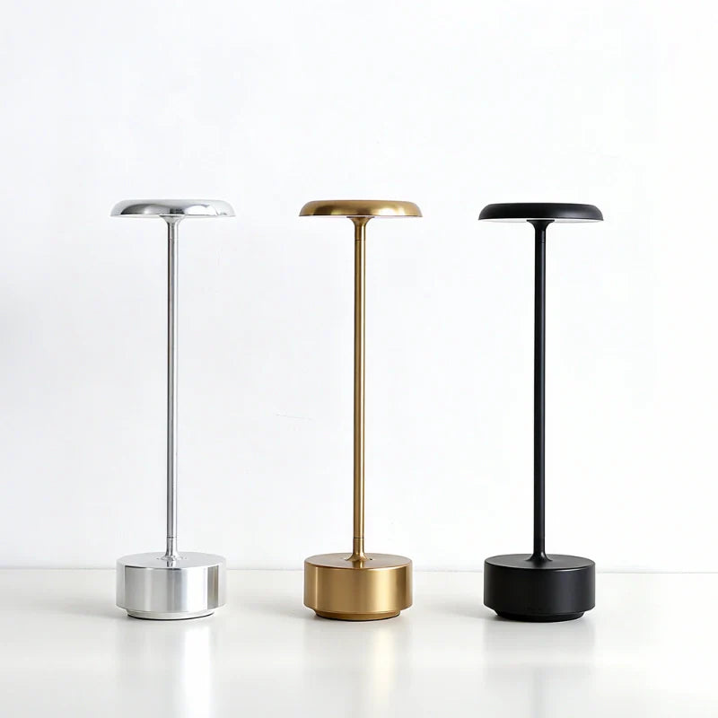 Minimalistische Tischlampe aus Eisen