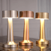 Wiederaufladbare Tischlampe aus Metall