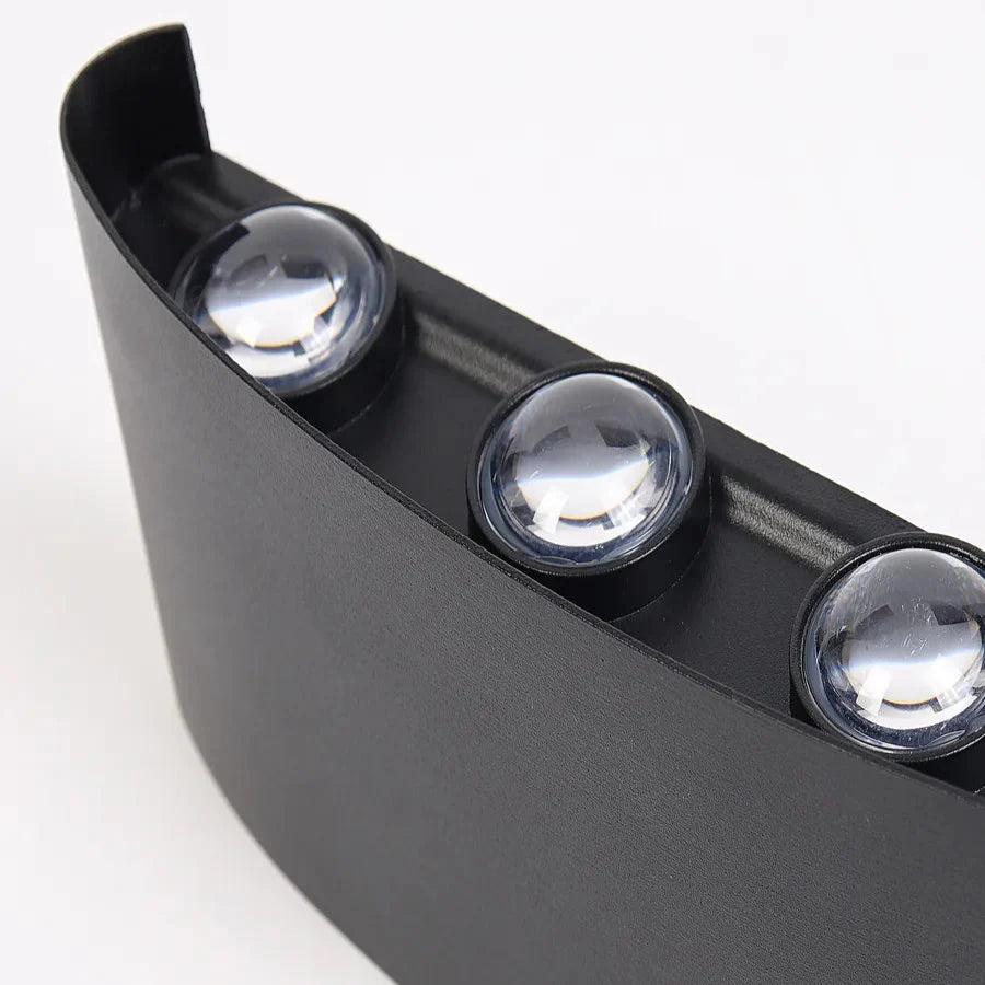 Schwarze Wandleuchte aus Aluminium