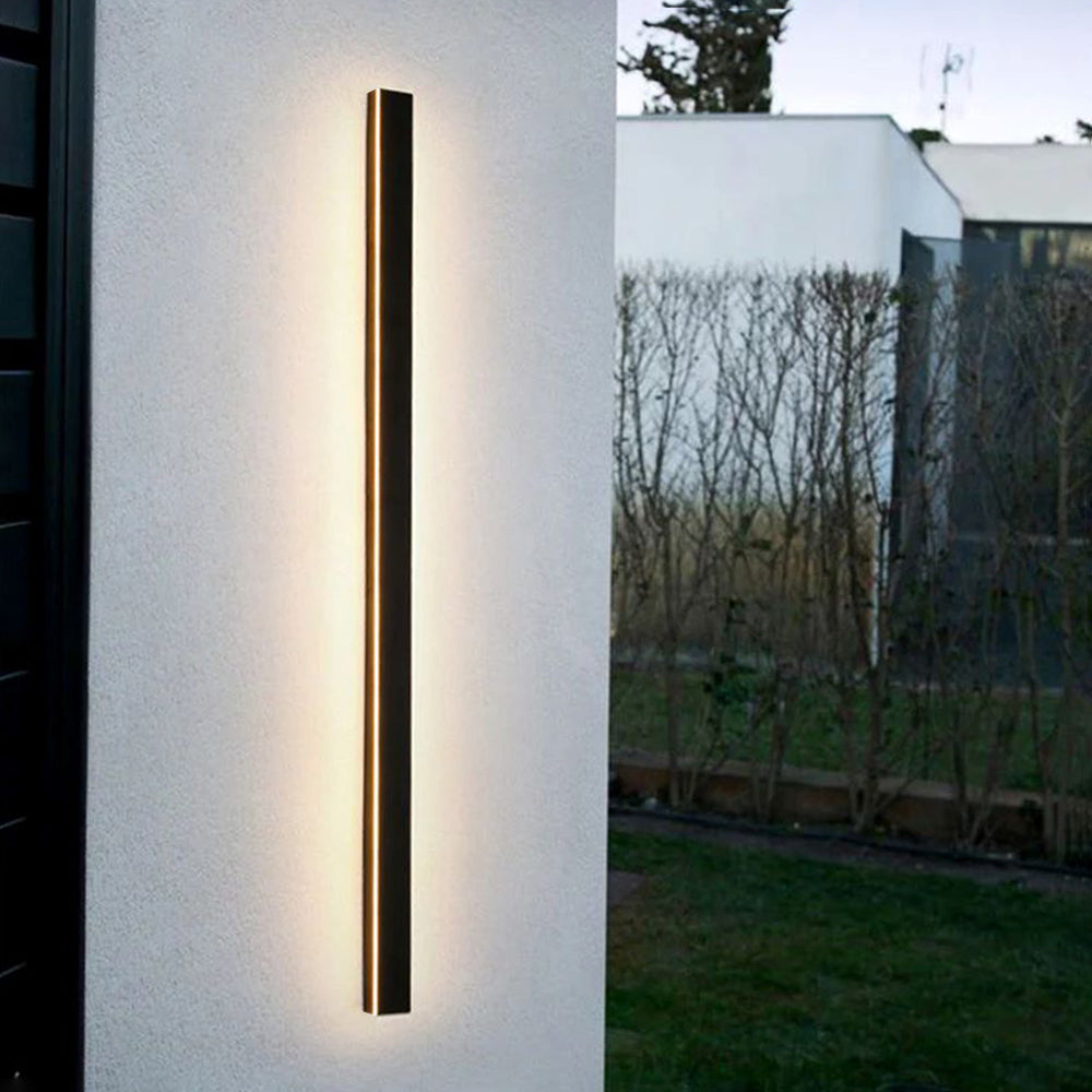 Moderne Wandleuchte aus Aluminium