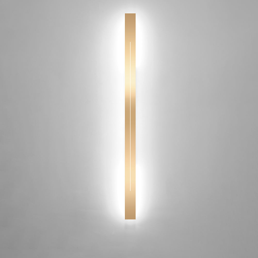 Moderne, geradlinige Wandleuchte