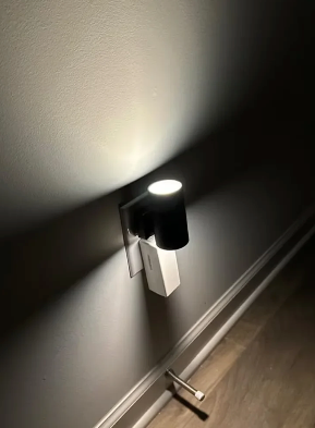 Minimalistische Wandleuchte zum Einstecken