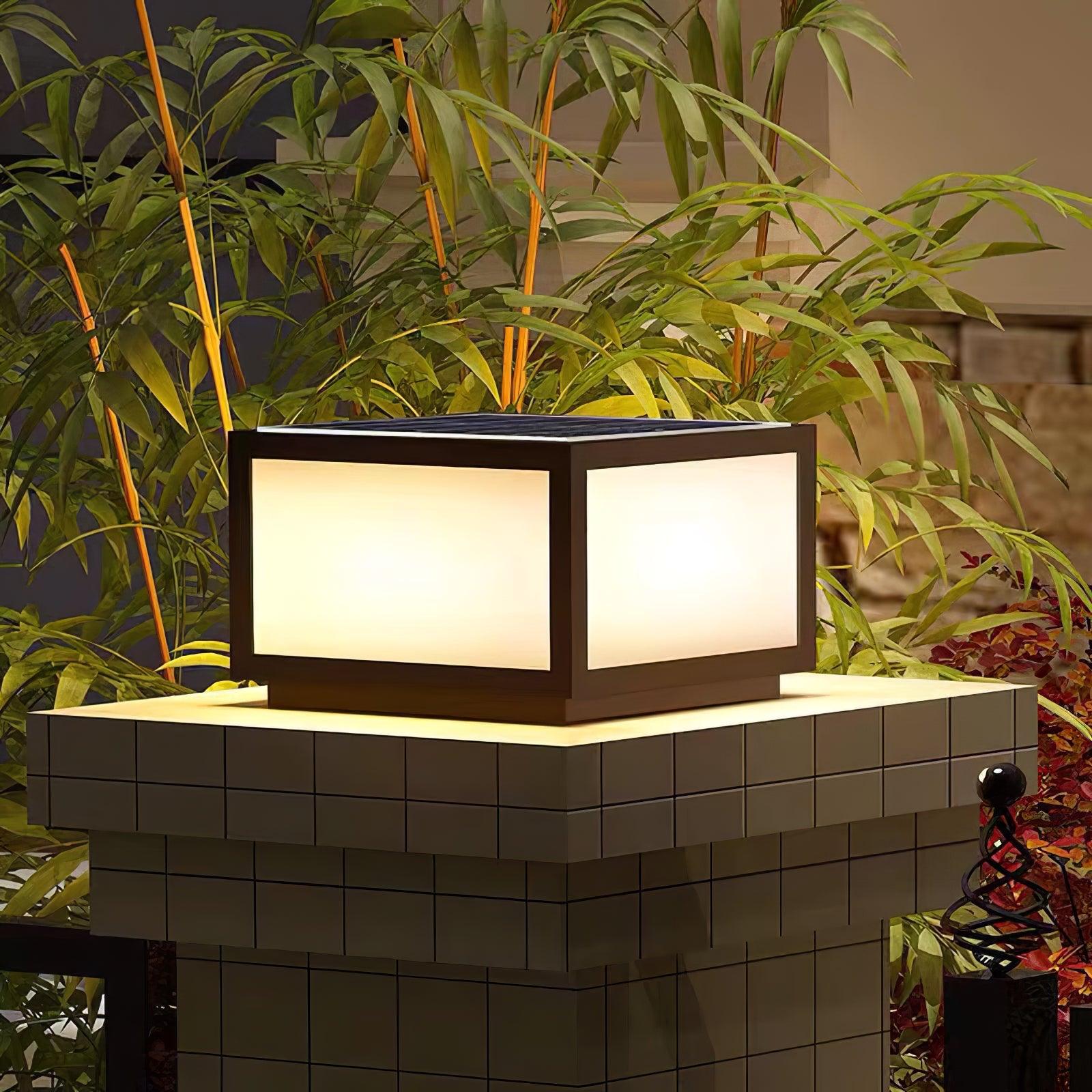 Solarbetriebene Gartenstangenleuchte aus Acryl