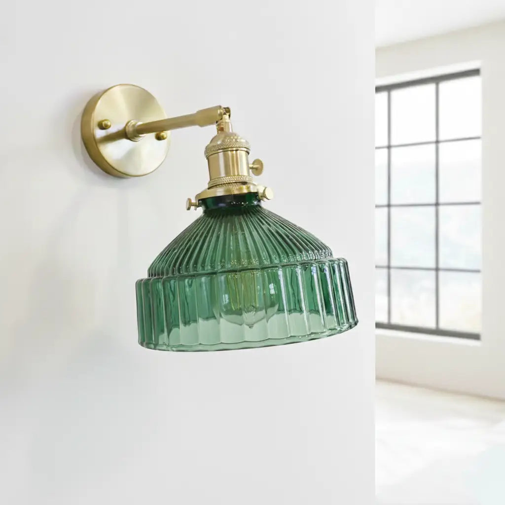 Wandleuchte im Vintage-Stil mit geripptem Schirm