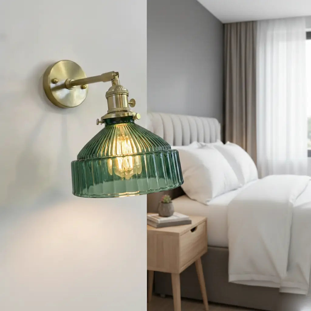 Wandleuchte im Vintage-Stil mit geripptem Schirm