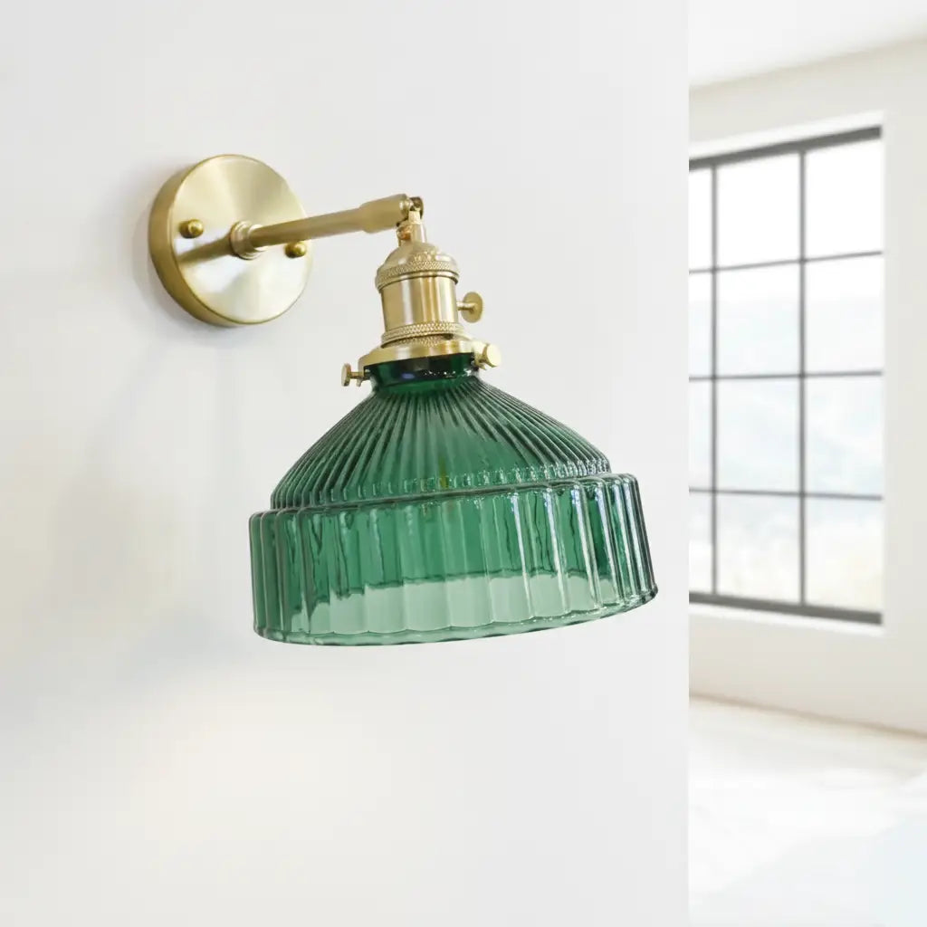 Wandleuchte im Vintage-Stil mit geripptem Schirm