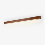 Lineare Wandleuchte aus Holz