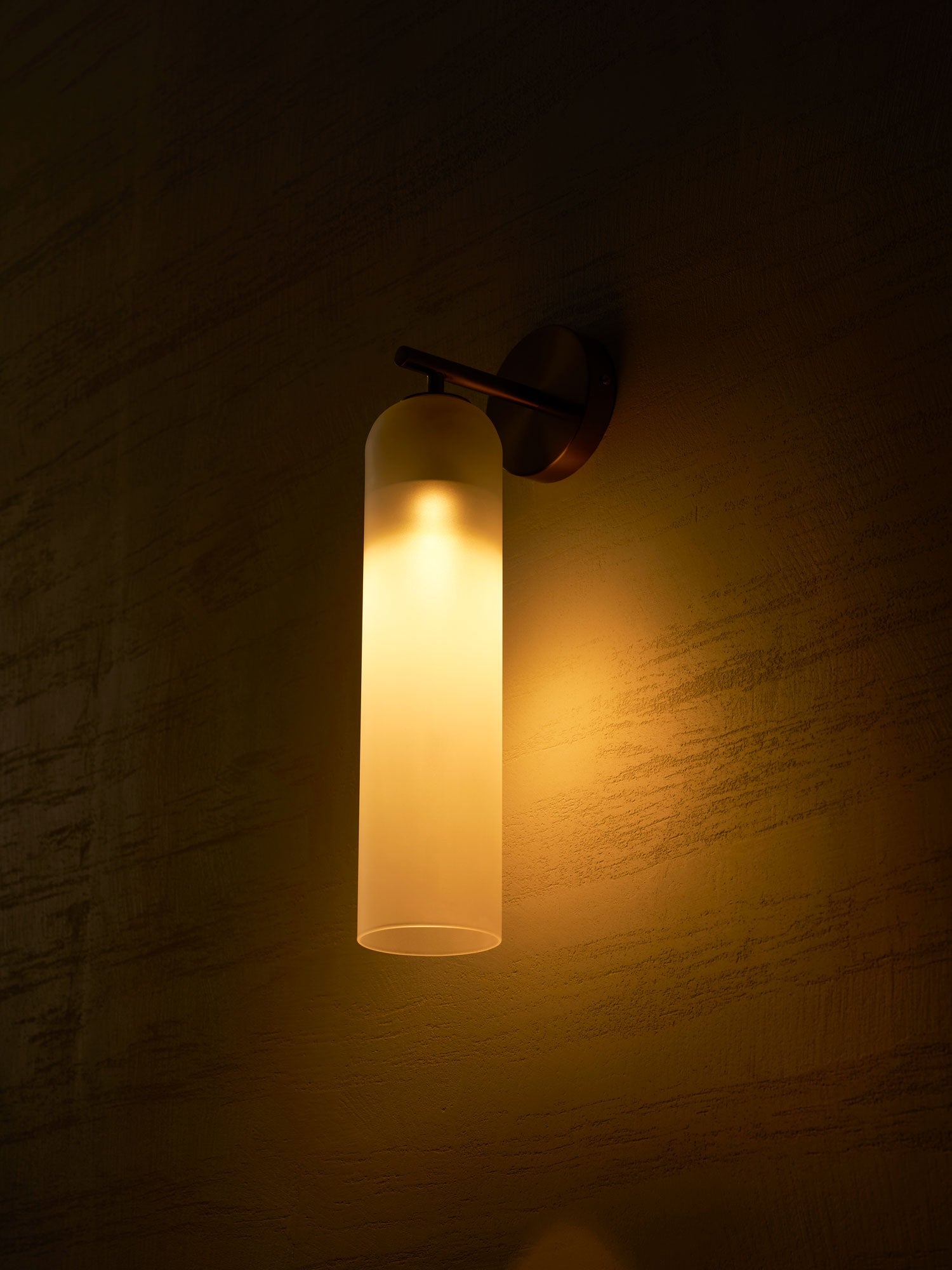 Wandleuchte aus Kunstglas