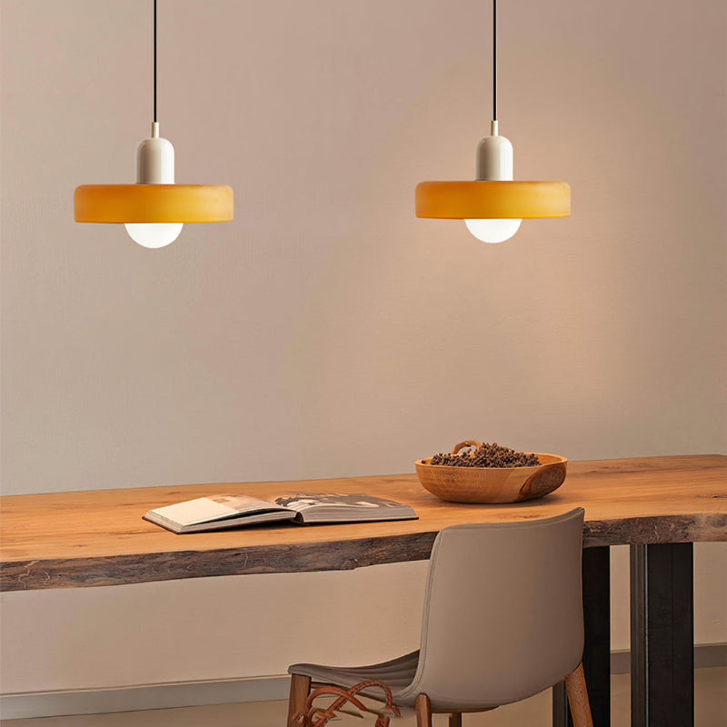 Bauhaus Hängeleuchte aus farbigem Glas