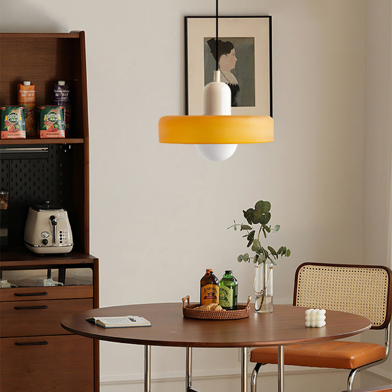 Bauhaus Hängeleuchte aus farbigem Glas