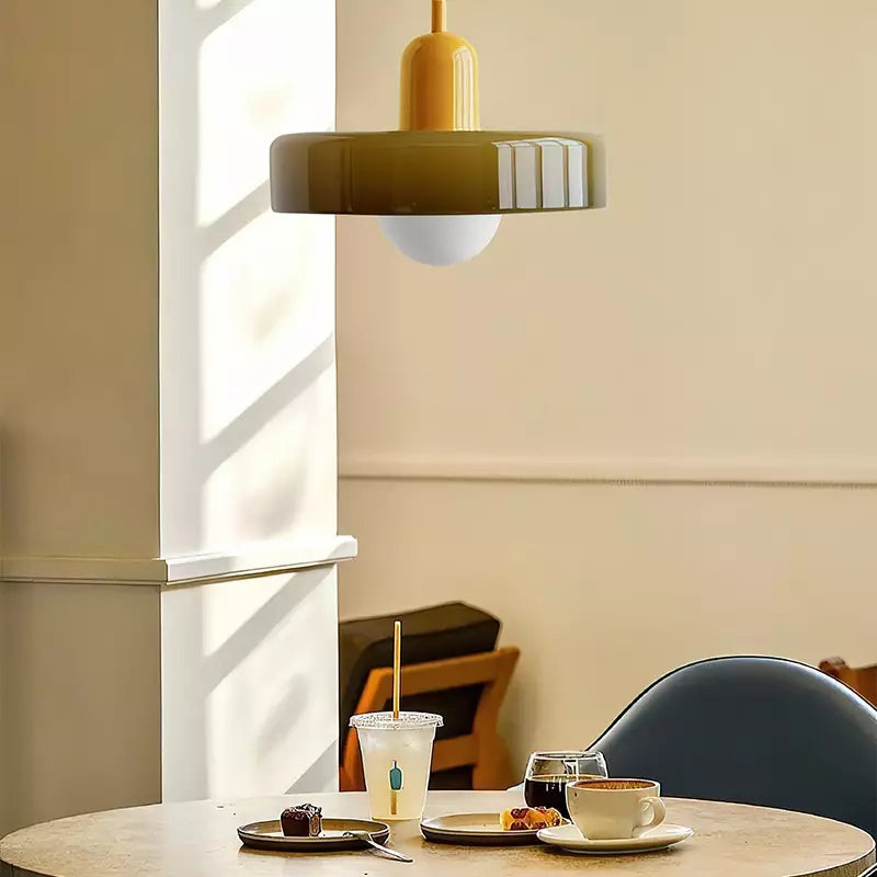 Bauhaus Hängeleuchte aus farbigem Glas