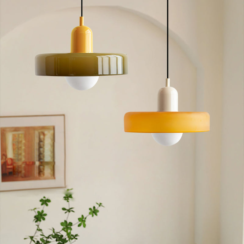 Bauhaus Hängeleuchte aus farbigem Glas