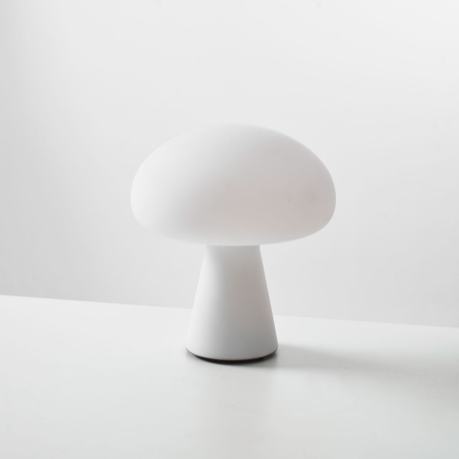 Tragbare Tischlampe mit Glaskuppel