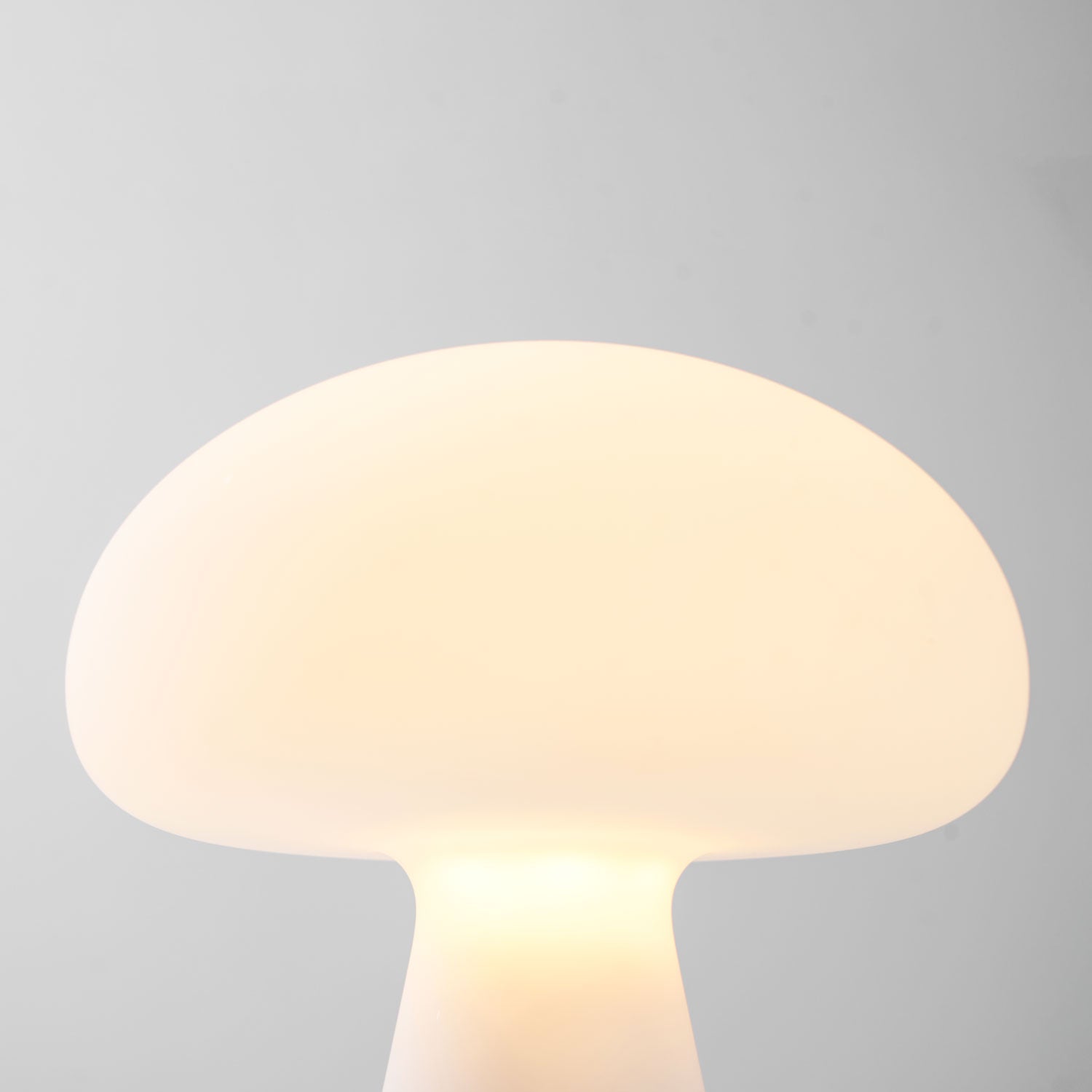 Tragbare Tischlampe mit Glaskuppel