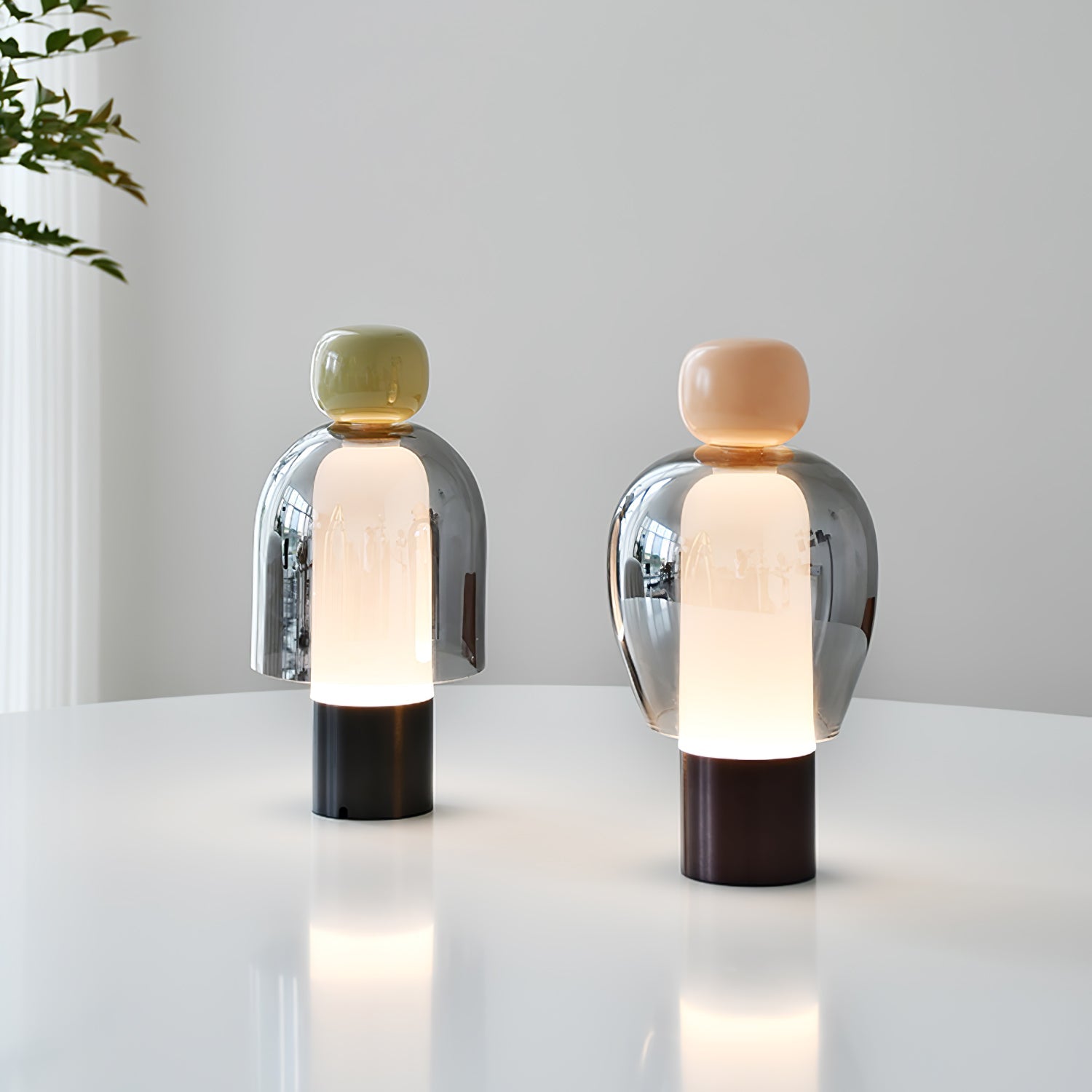 Wiederaufladbare Tischlampe aus Glas