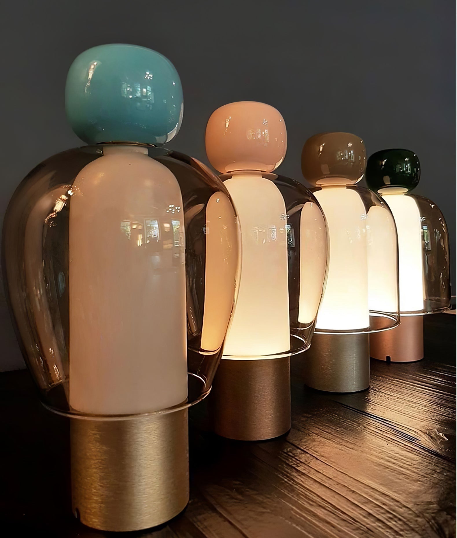 Wiederaufladbare Tischlampe aus Glas