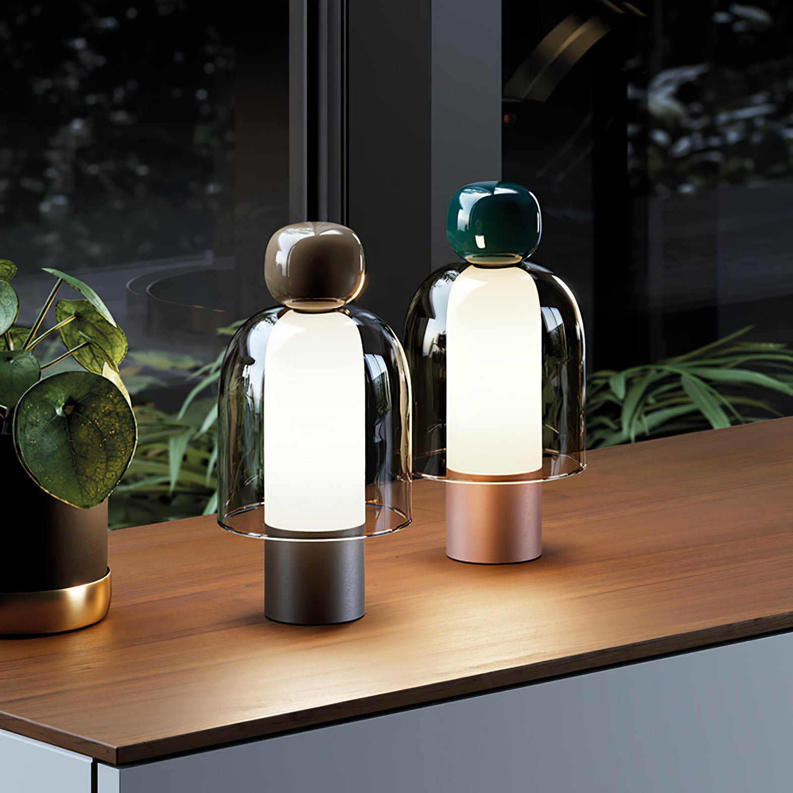 Wiederaufladbare Tischlampe aus Glas