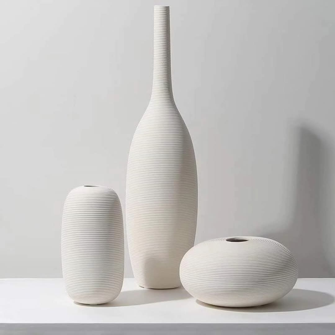 Minimalistisches Keramik-Vasenset