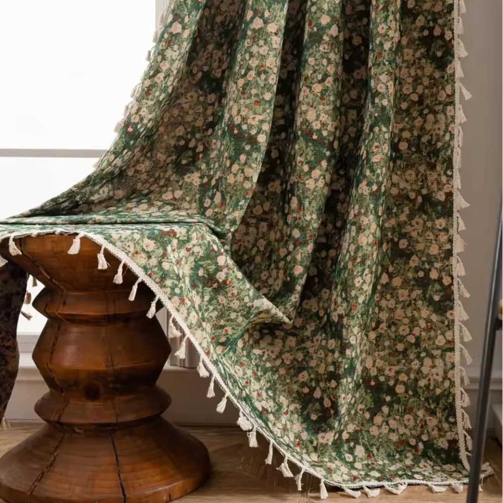 Vorhang aus französischem Blumentapisserie