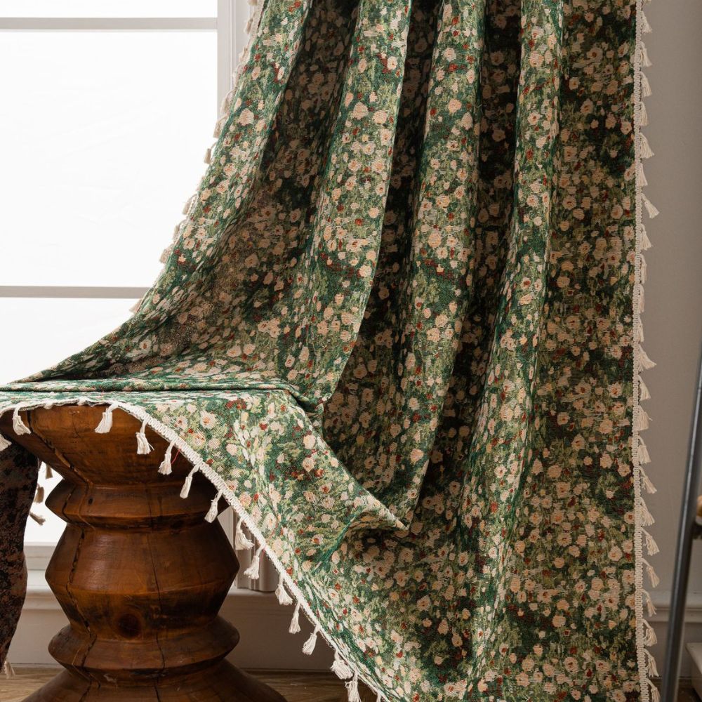 Vorhang aus französischem Blumentapisserie