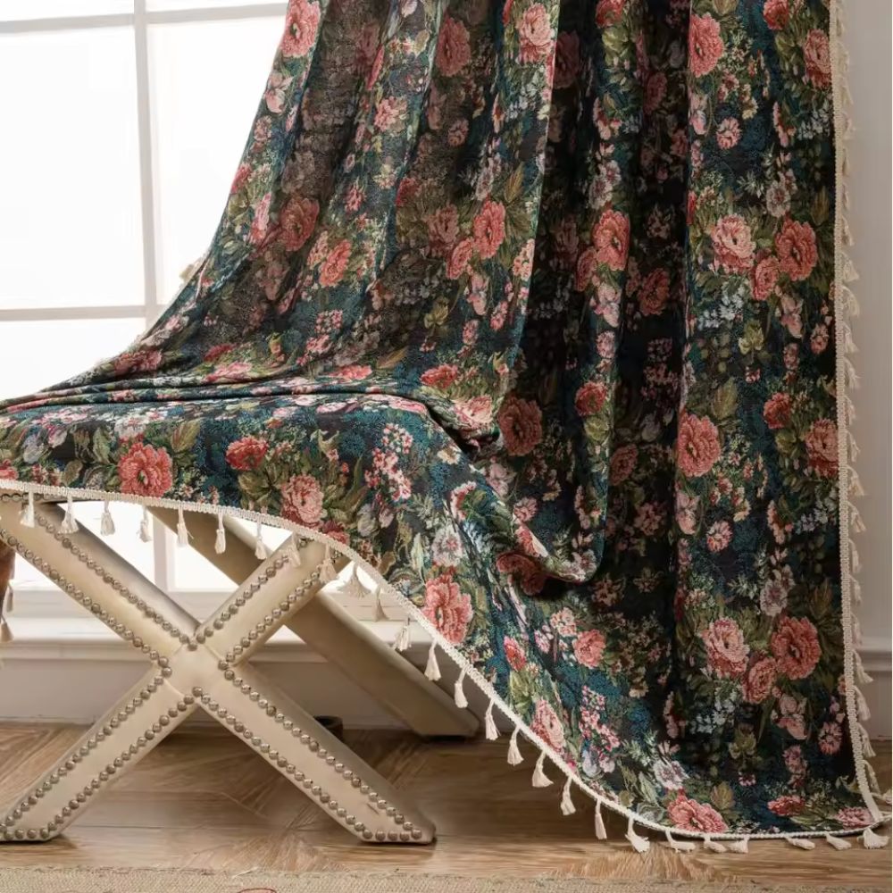 Vorhang aus französischem Blumentapisserie