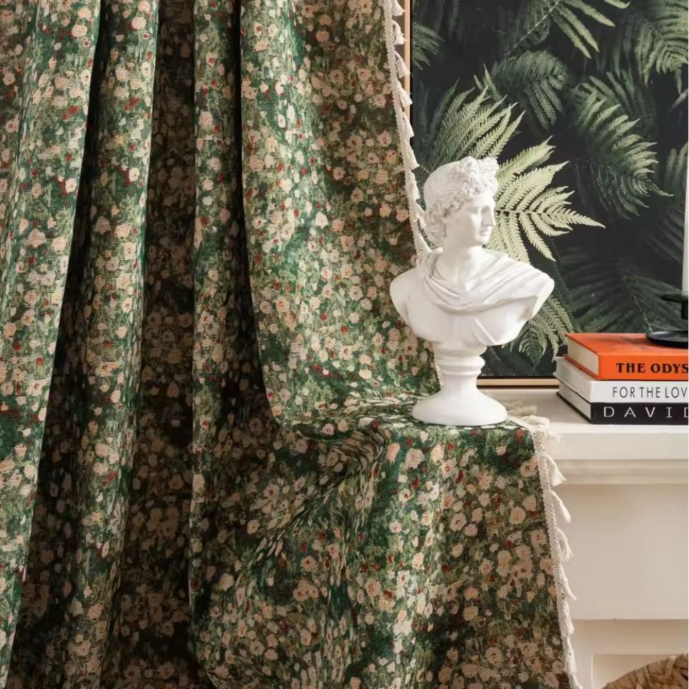 Vorhang aus französischem Blumentapisserie