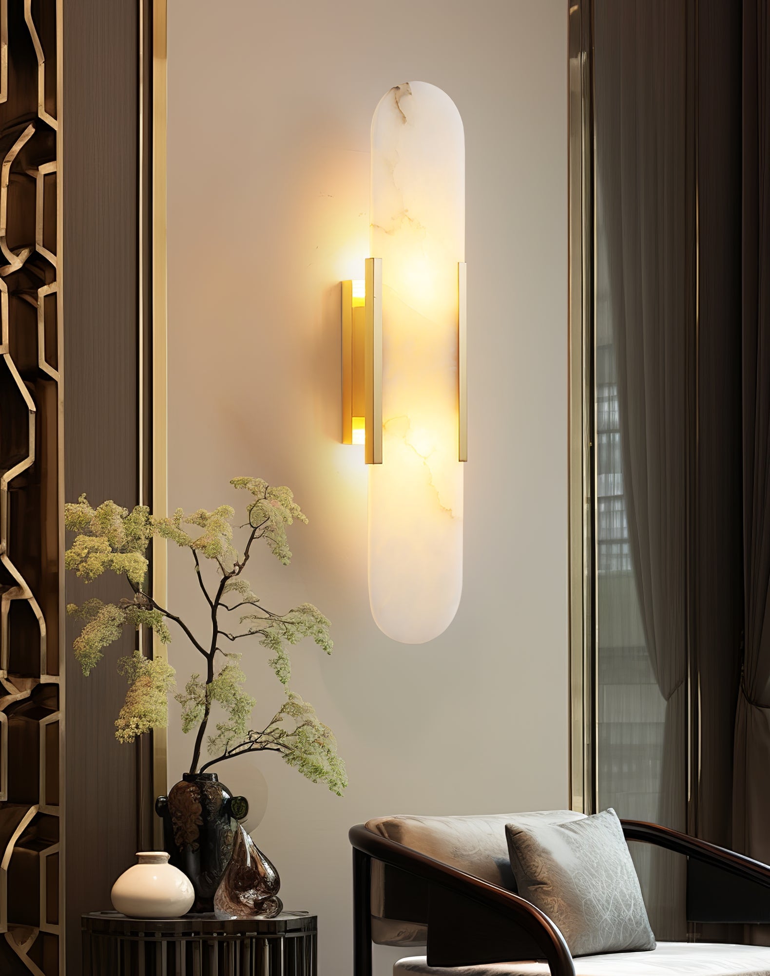 Elegante Wandleuchte aus Alabaster und Messing
