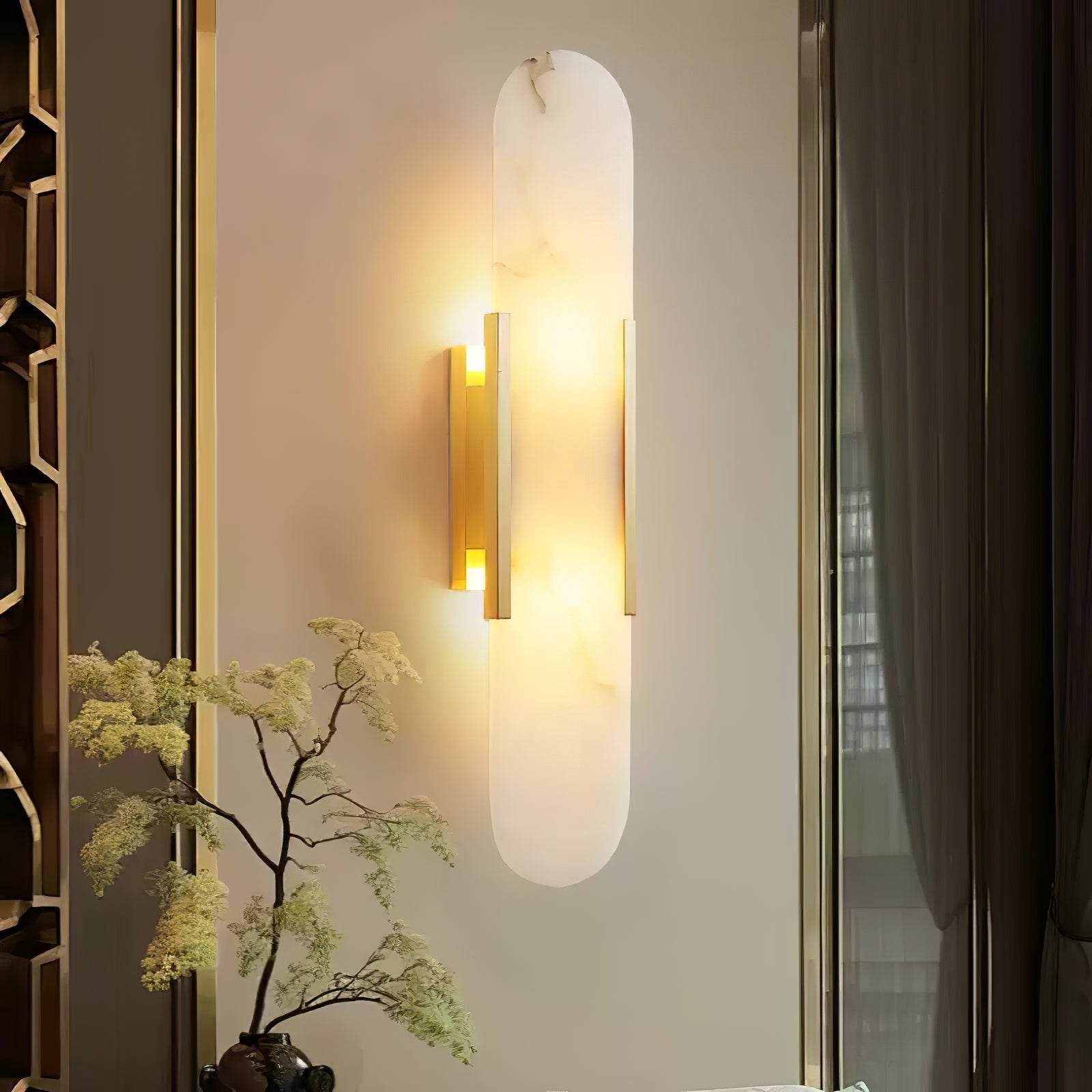 Elegante Wandleuchte aus Alabaster und Messing