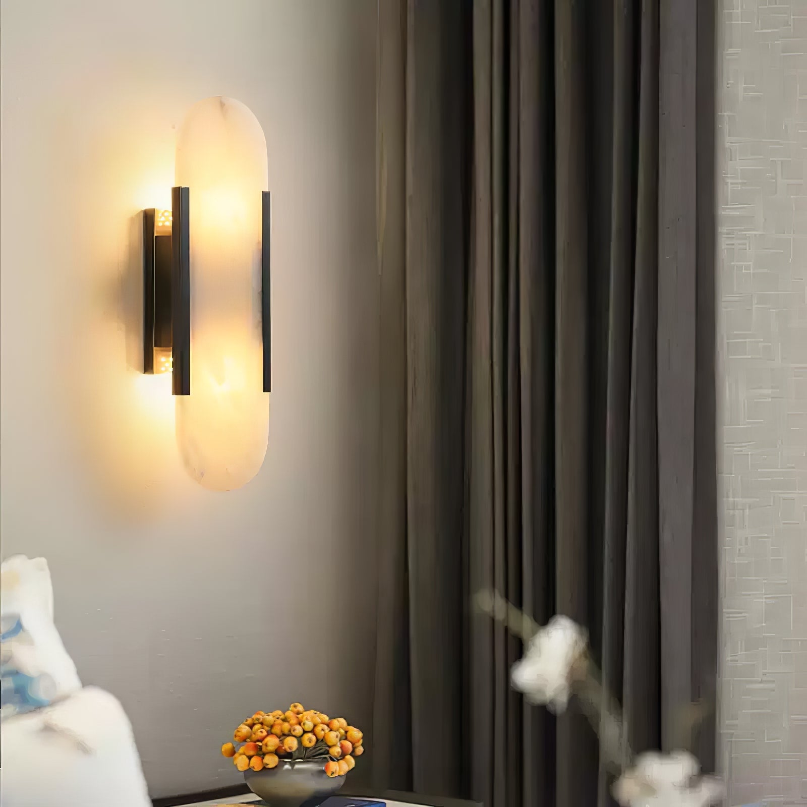 Elegante Wandleuchte aus Alabaster und Messing