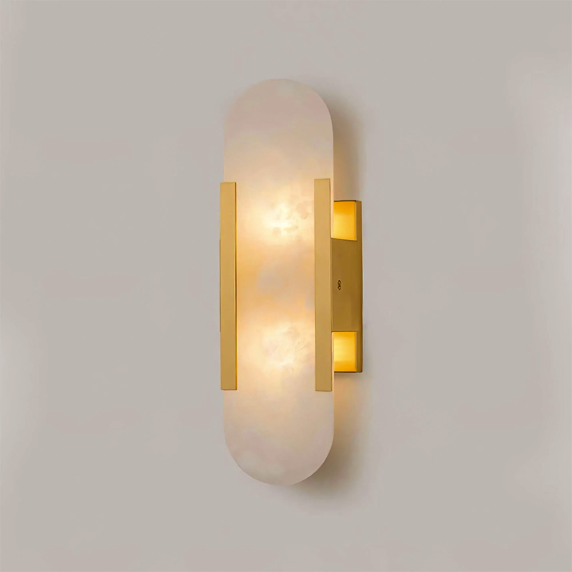 Elegante Wandleuchte aus Alabaster und Messing