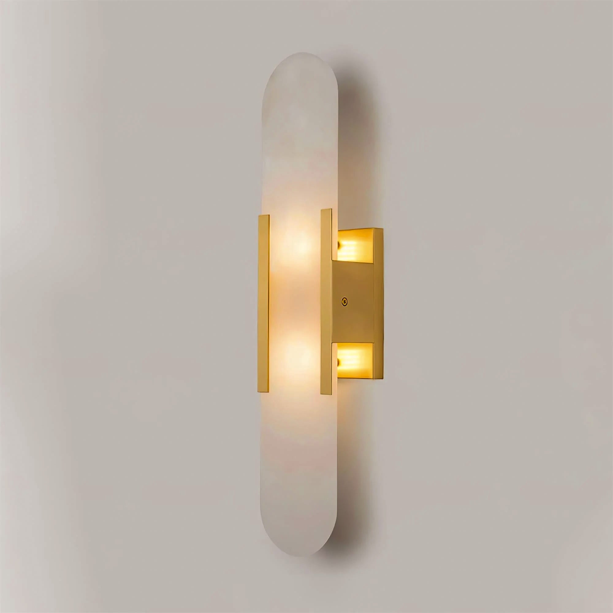 Elegante Wandleuchte aus Alabaster und Messing