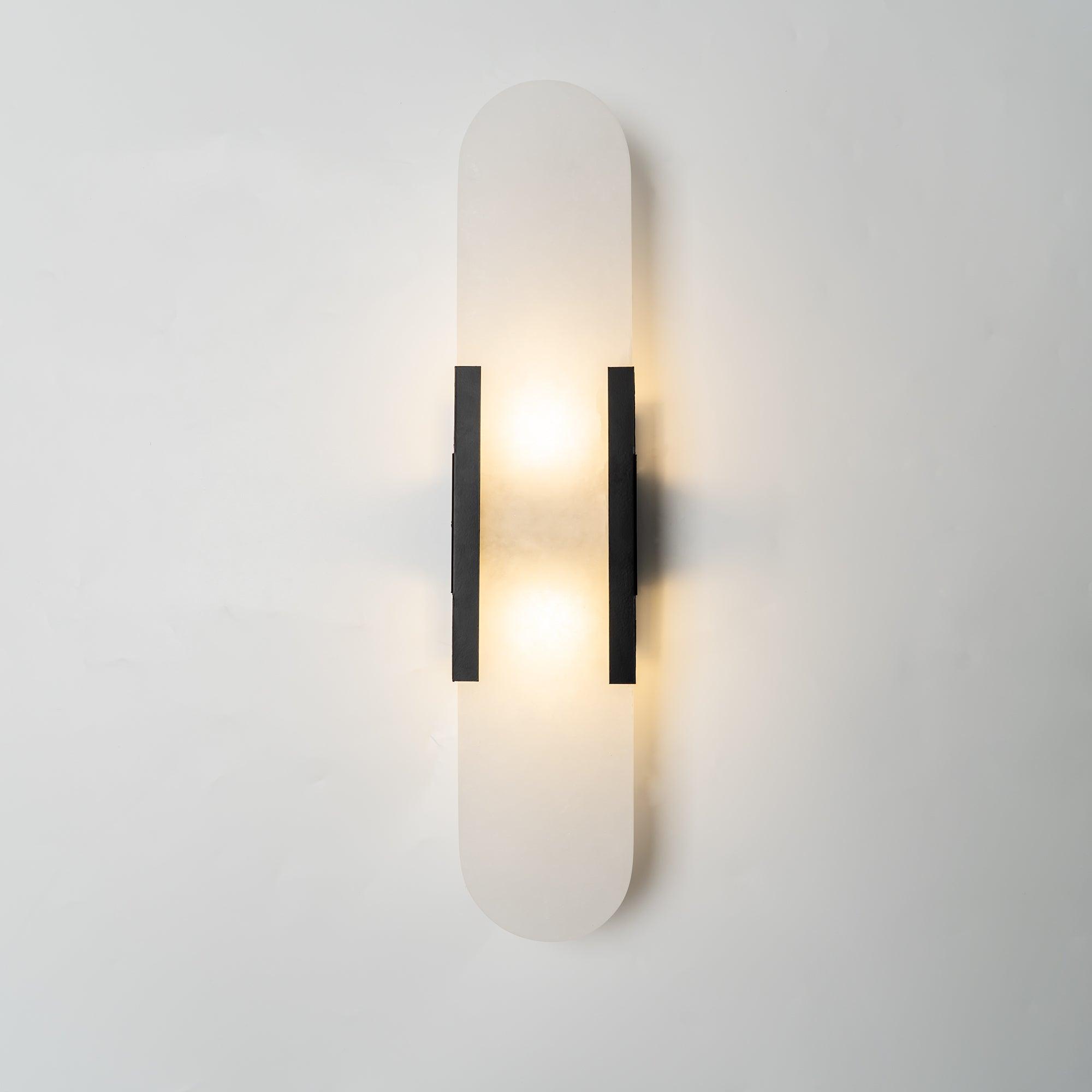 Elegante Wandleuchte aus Alabaster und Messing