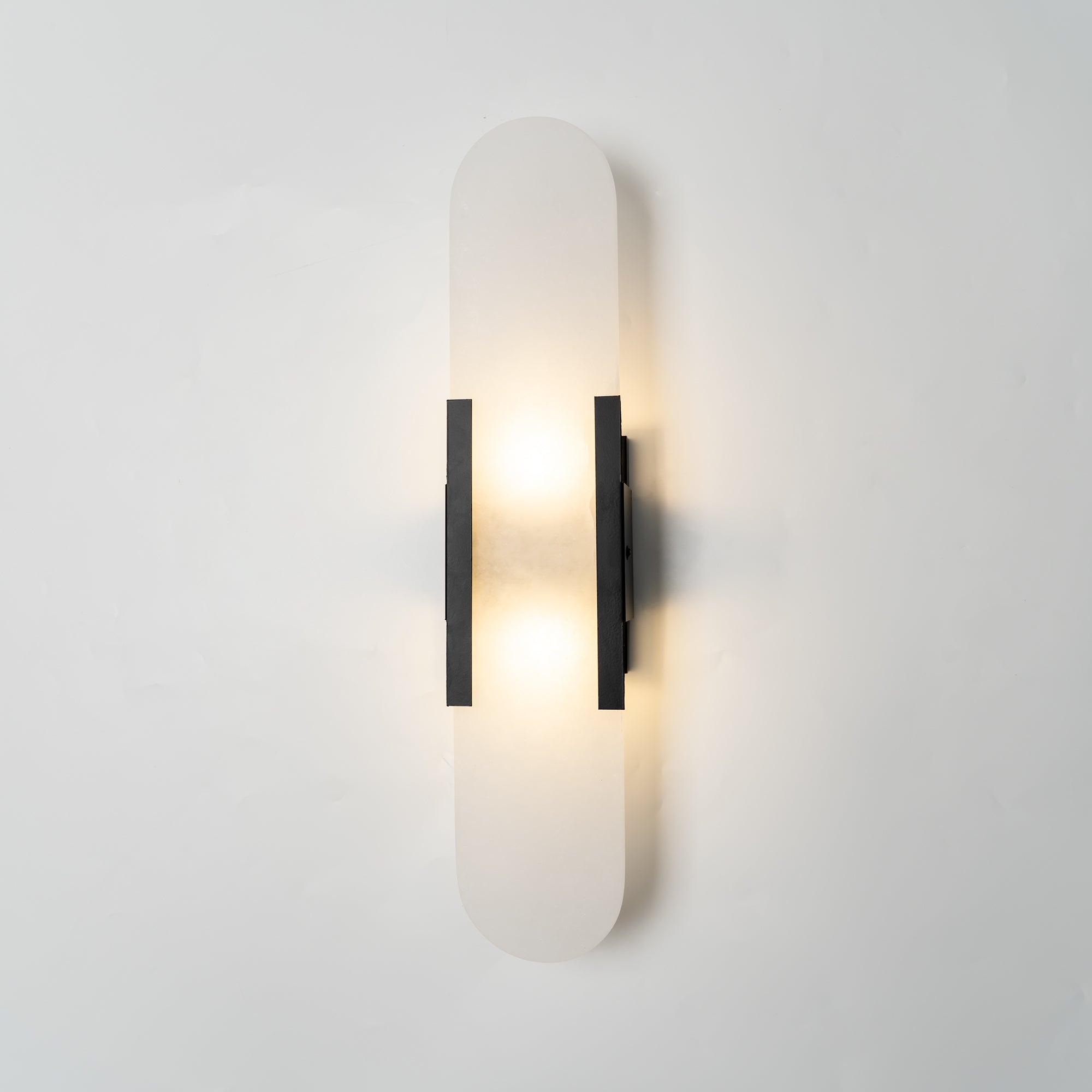 Elegante Wandleuchte aus Alabaster und Messing