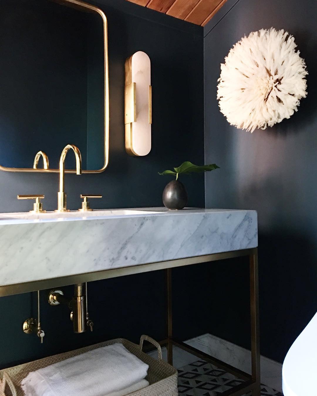 Elegante Wandleuchte aus Alabaster und Messing