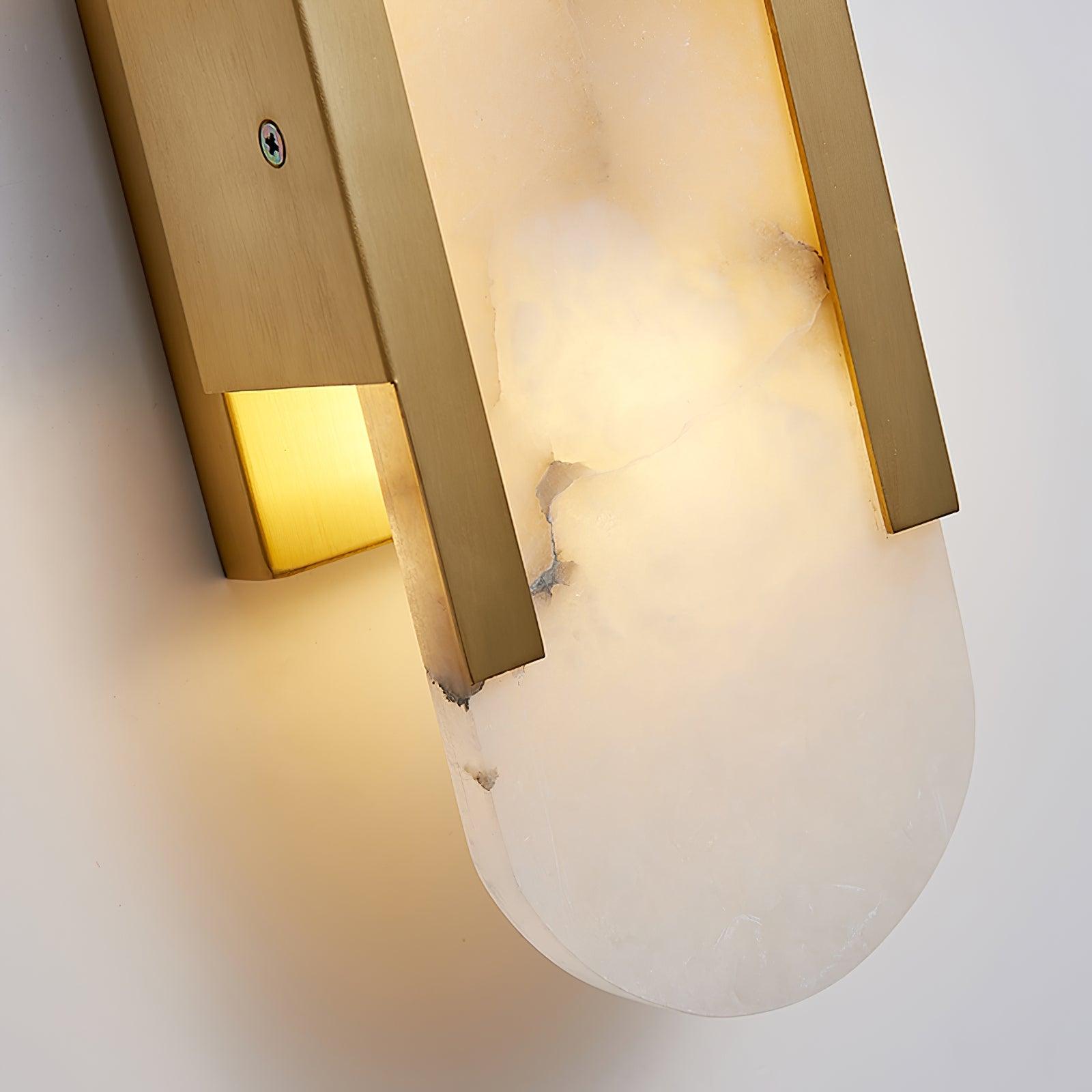Elegante Wandleuchte aus Alabaster und Messing