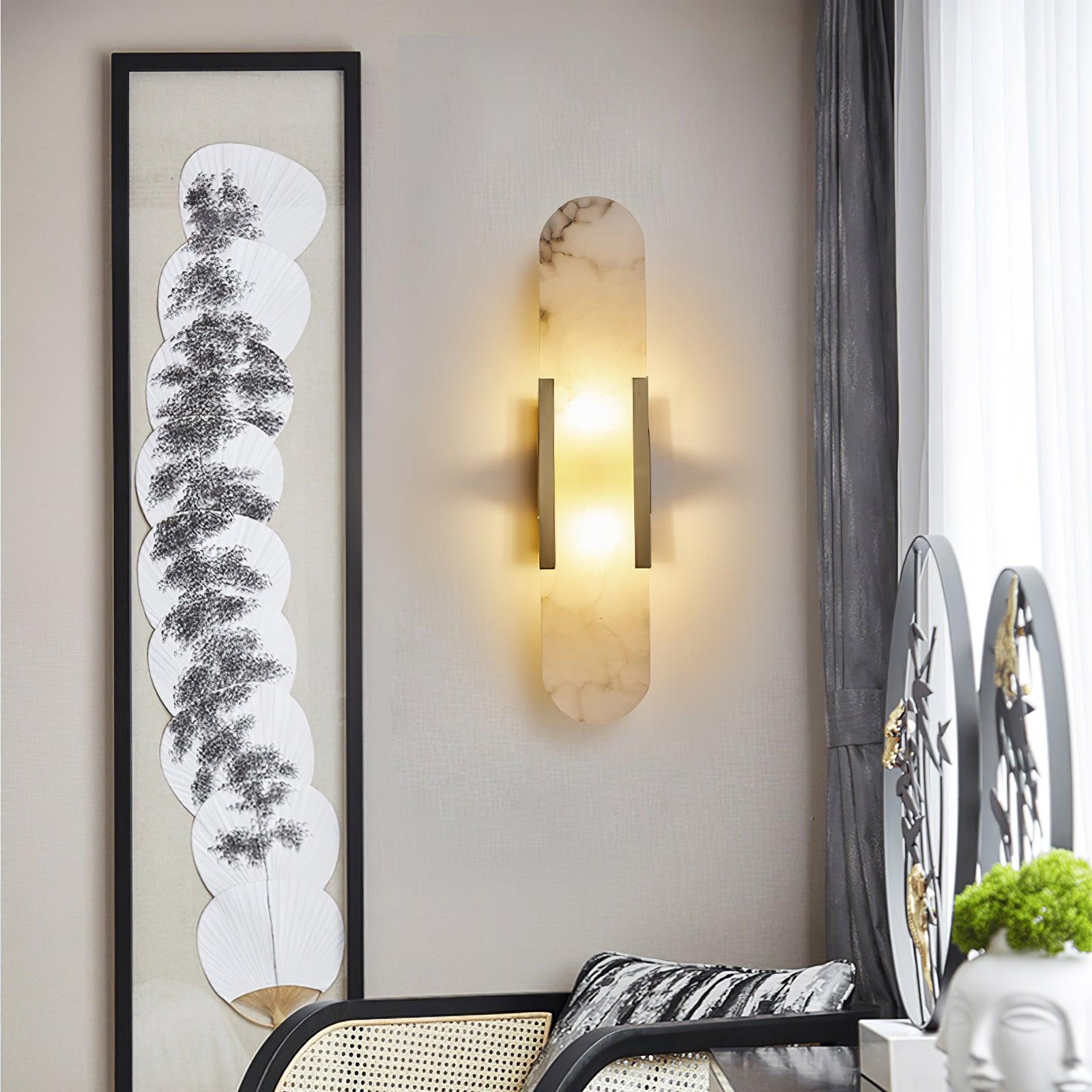 Elegante Wandleuchte aus Alabaster und Messing