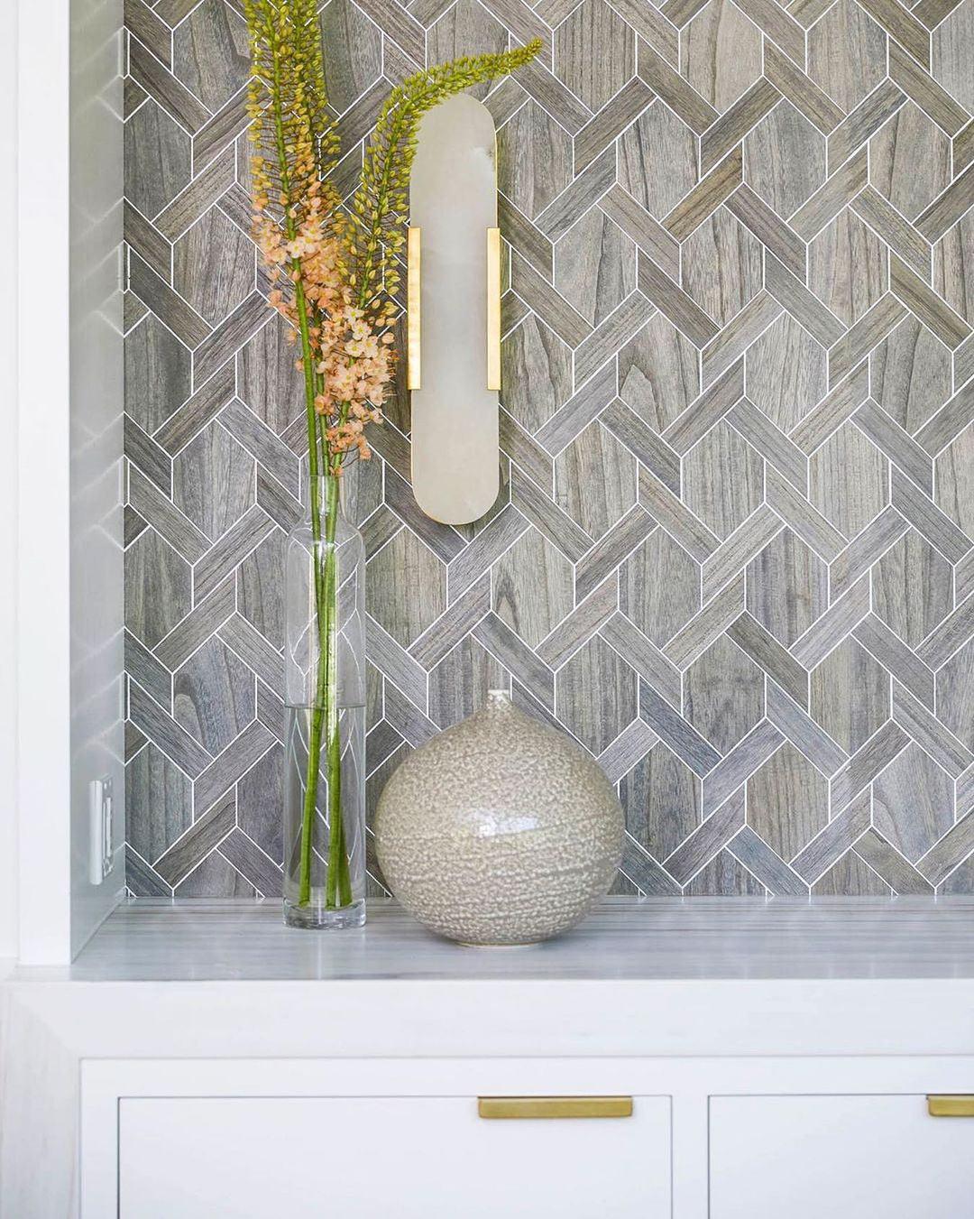 Elegante Wandleuchte aus Alabaster und Messing