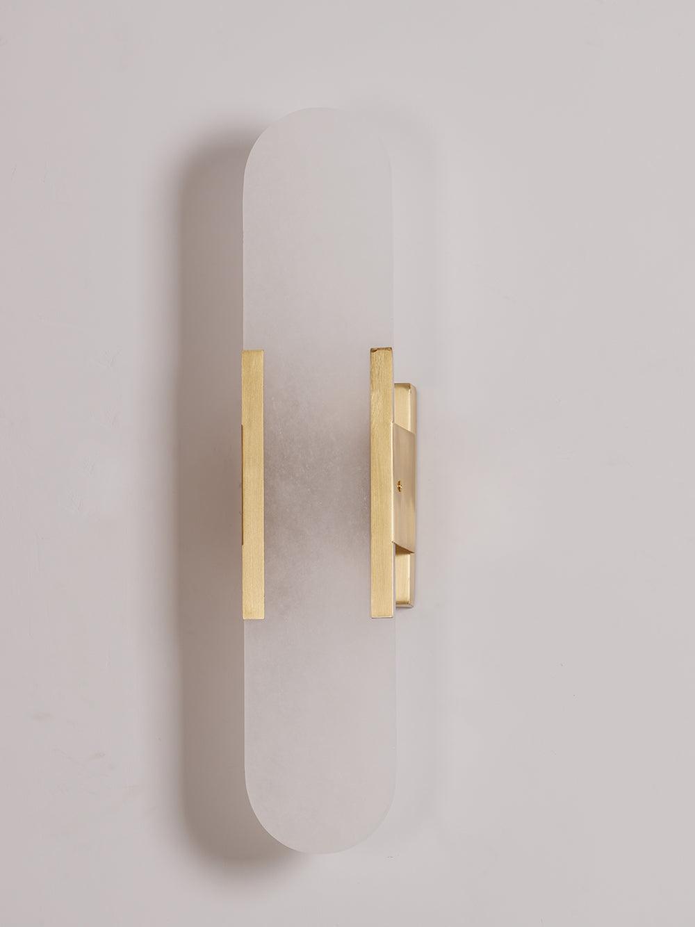 Elegante Wandleuchte aus Alabaster und Messing