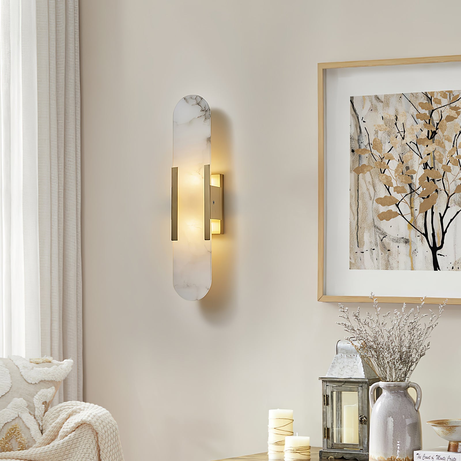 Elegante Wandleuchte aus Alabaster und Messing
