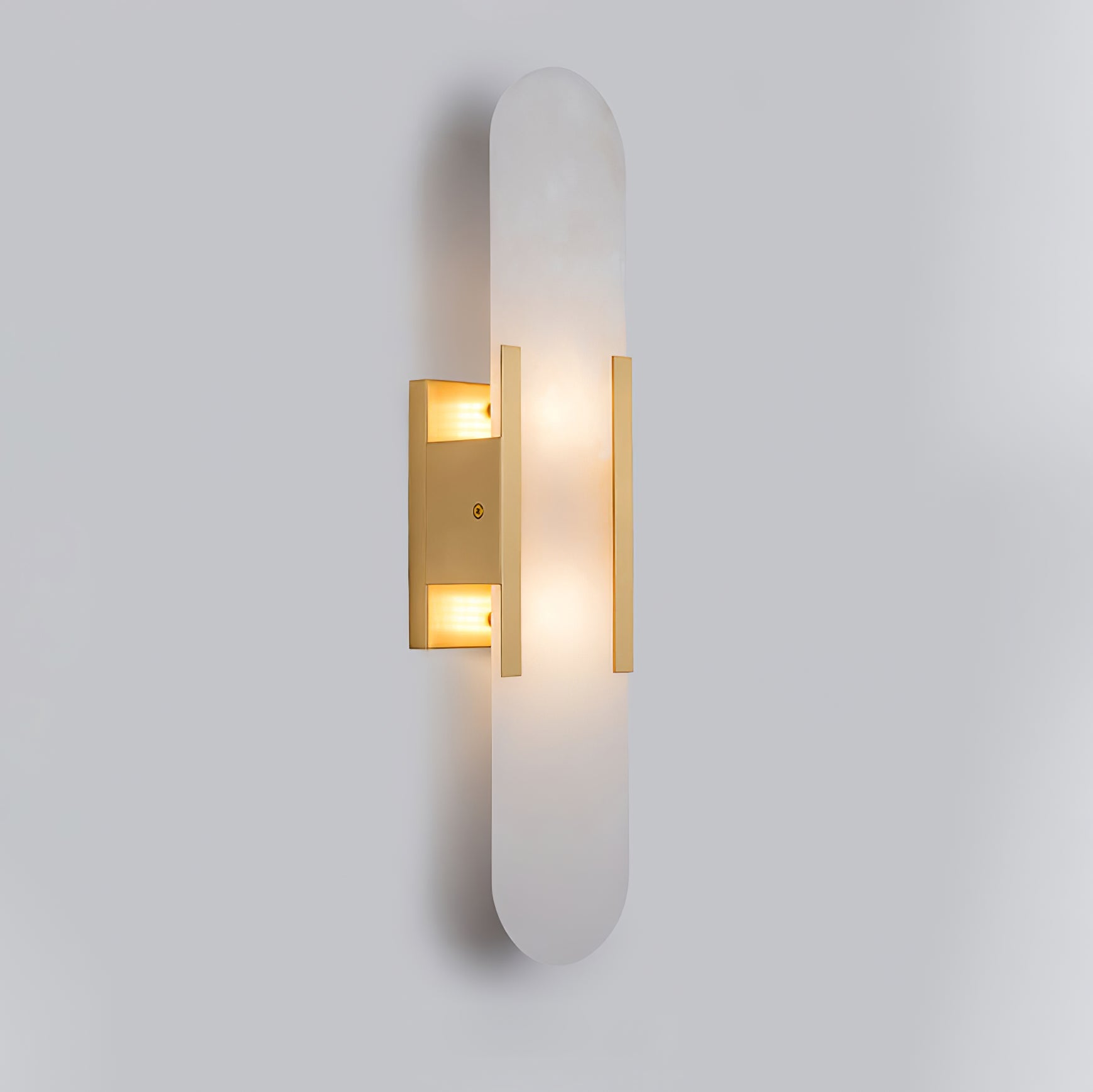 Elegante Wandleuchte aus Alabaster und Messing