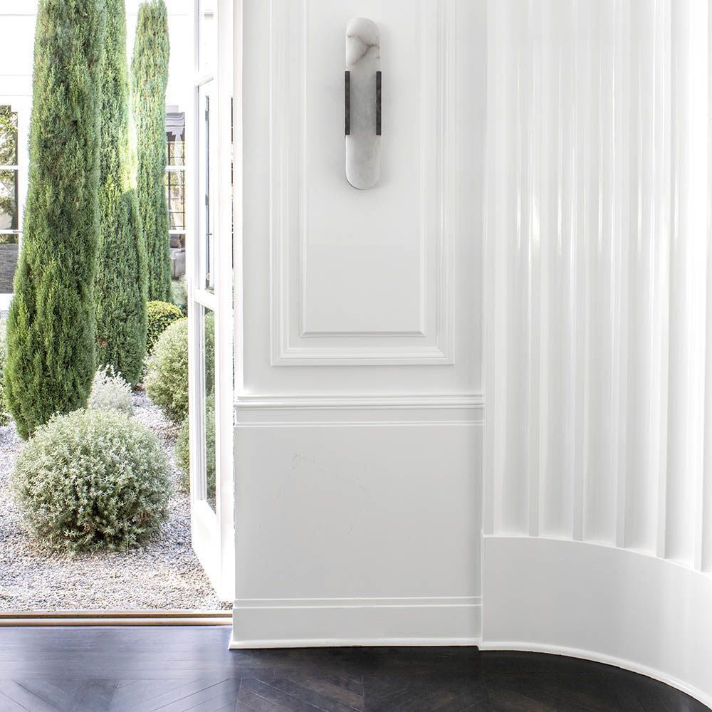 Elegante Wandleuchte aus Alabaster und Messing