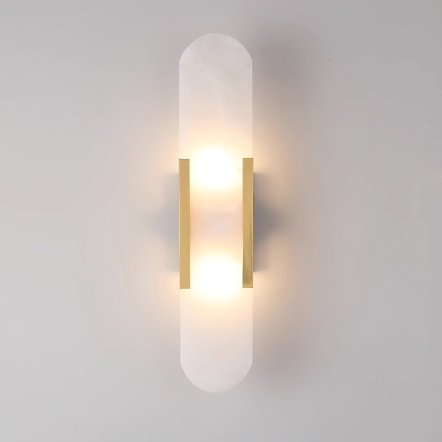 Elegante Wandleuchte aus Alabaster und Messing
