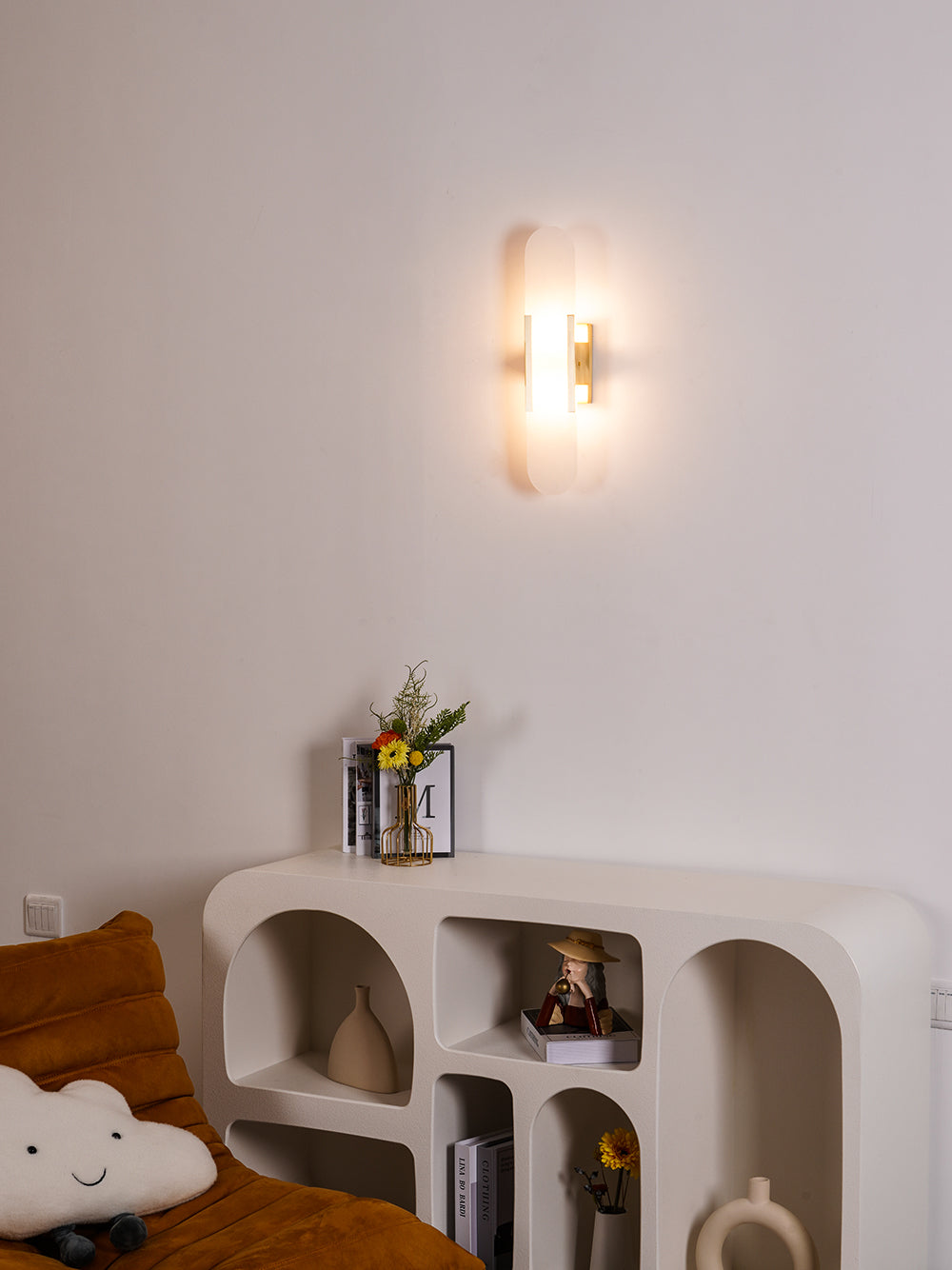 Elegante Wandleuchte aus Alabaster und Messing