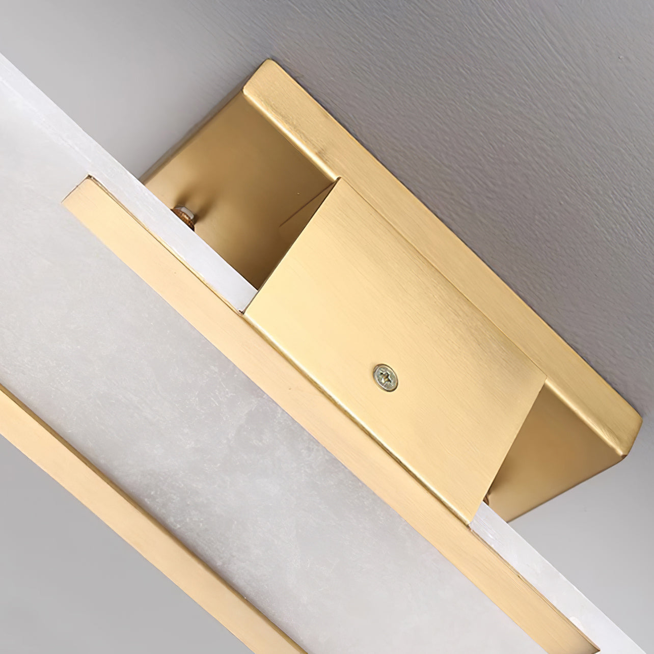 Elegante Wandleuchte aus Alabaster und Messing