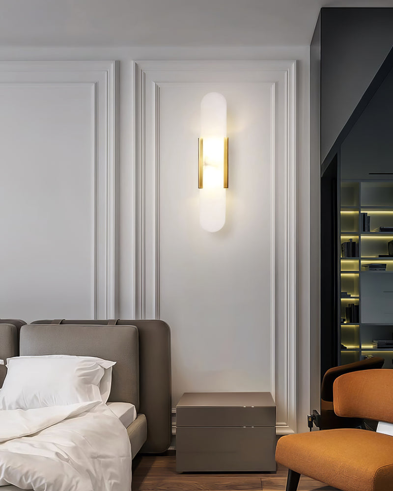 Elegante Wandleuchte aus Alabaster und Messing