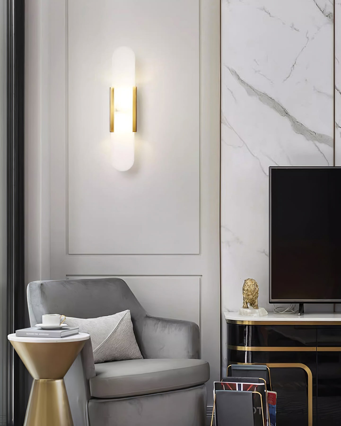 Elegante Wandleuchte aus Alabaster und Messing