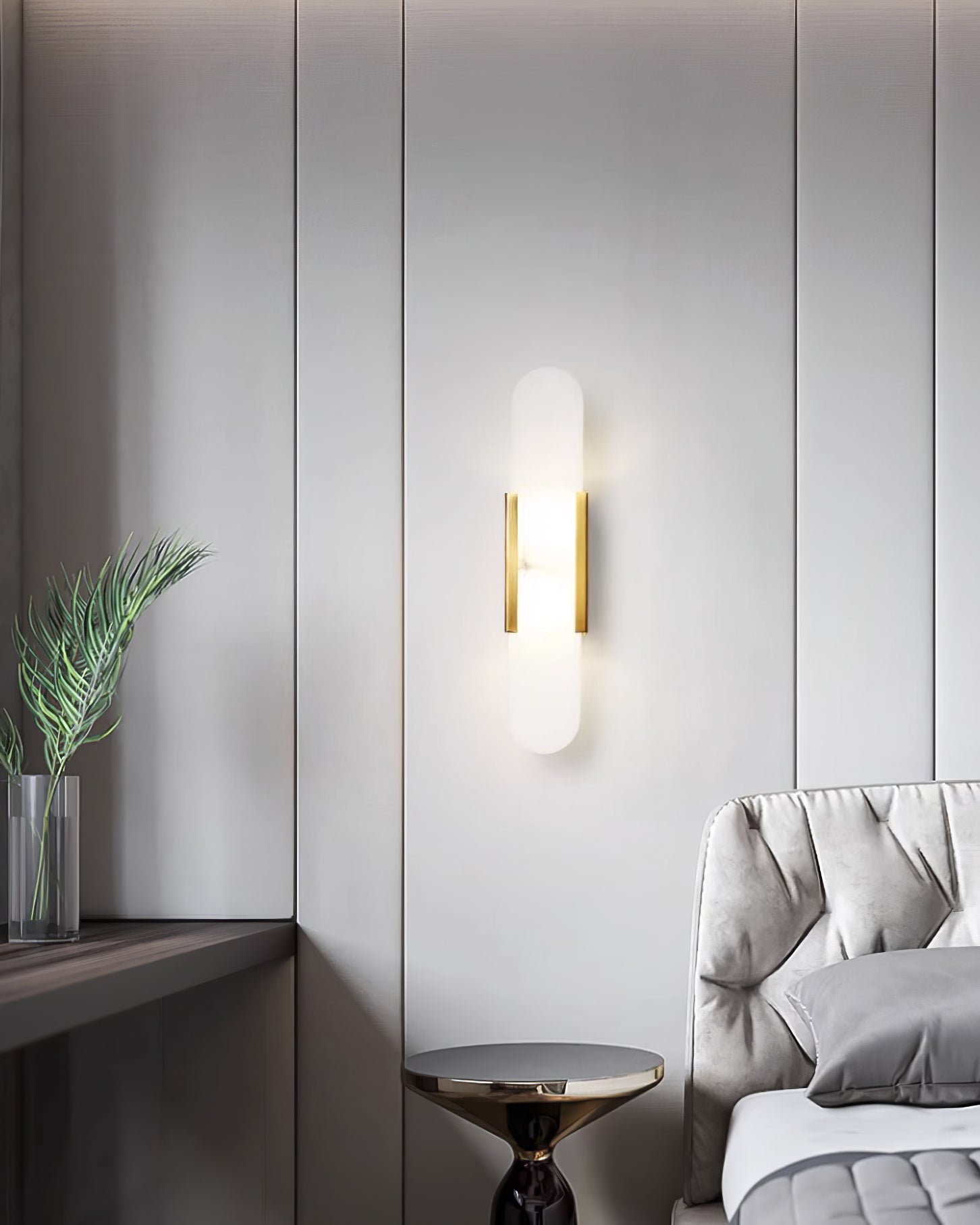 Elegante Wandleuchte aus Alabaster und Messing
